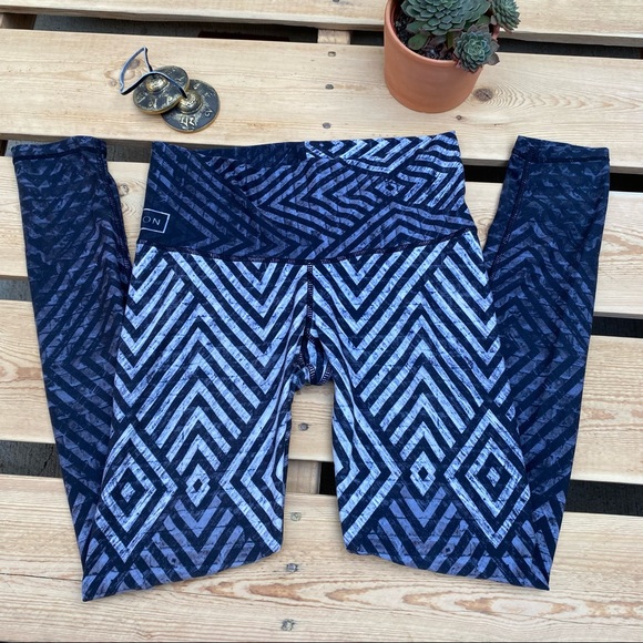 ✨RARE VINTAGE NIYAMA SOL + TRUFUSION BATIK OMBRÉ GEOMETRIC ENDLESS LEGGING M - Picture 6 of 13